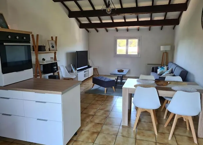 Charmant Appartement A Cornillon-Confoux & Balcon