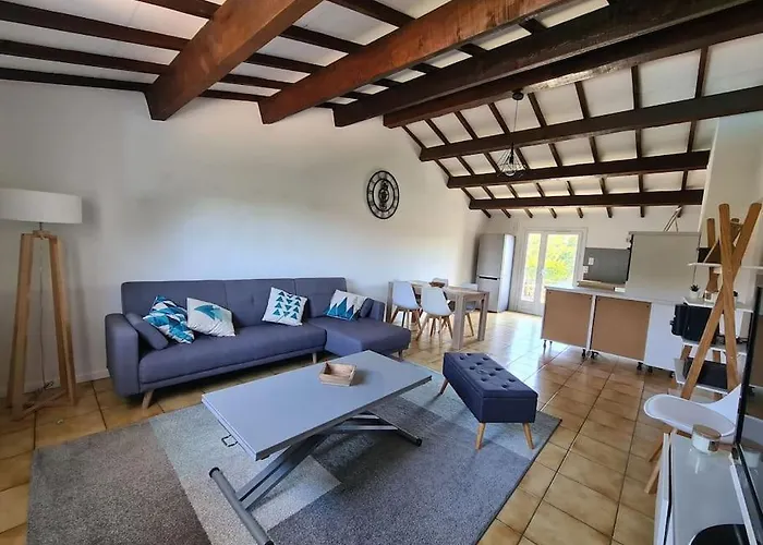 Charmant Appartement A Cornillon-Confoux & Balcon